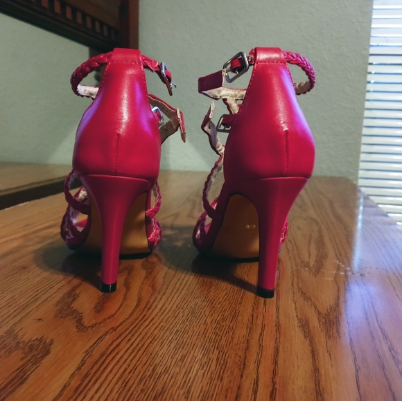 Red braided heels. Petite size. - Picture 6 of 6